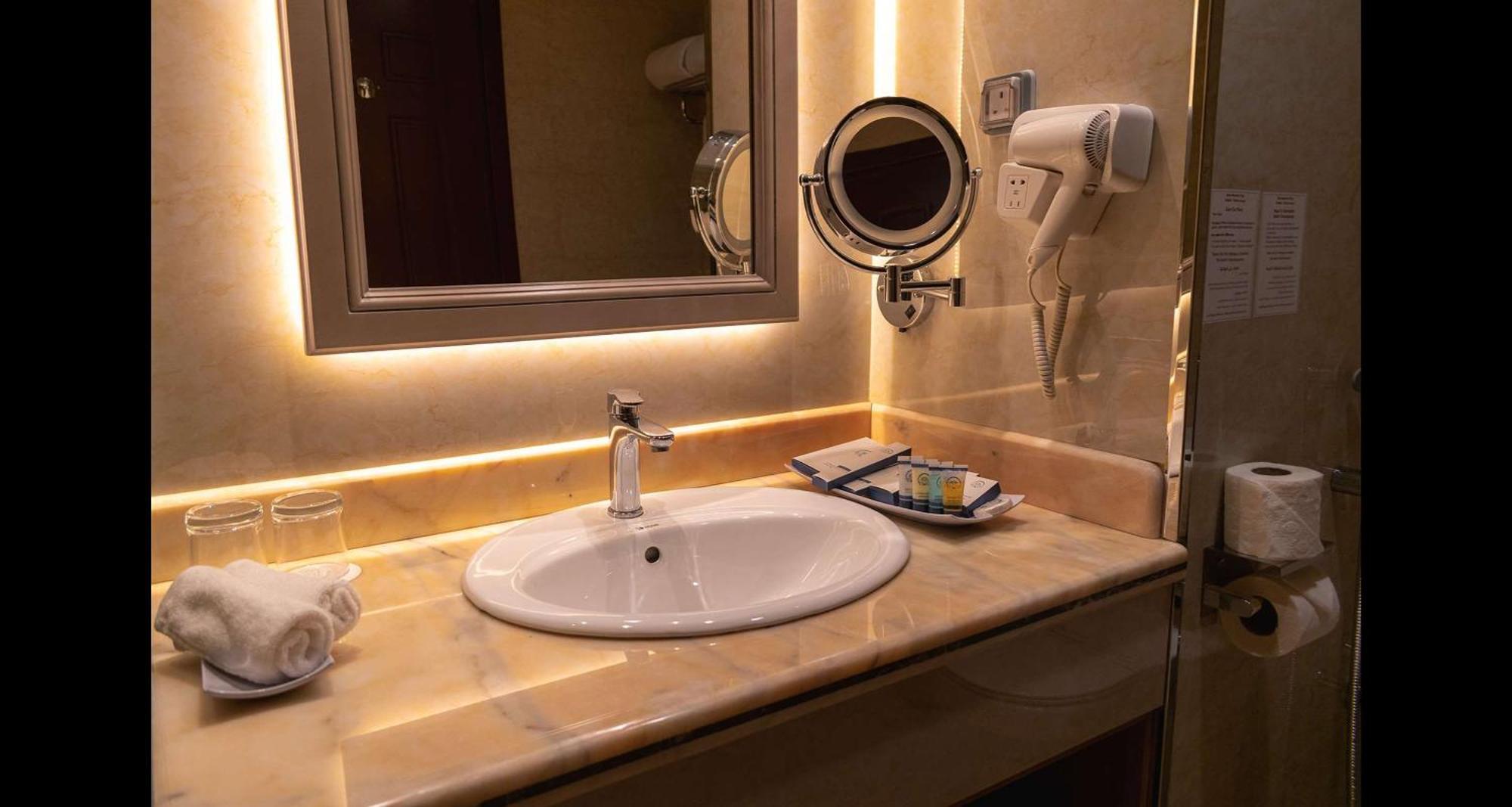 Best Western Plus Jeddah Hotel Madinah Road Exterior foto